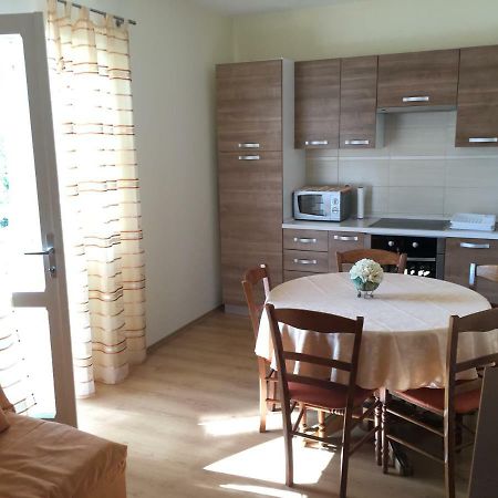 Apartment Biserka Barbat na Rabu Kültér fotó