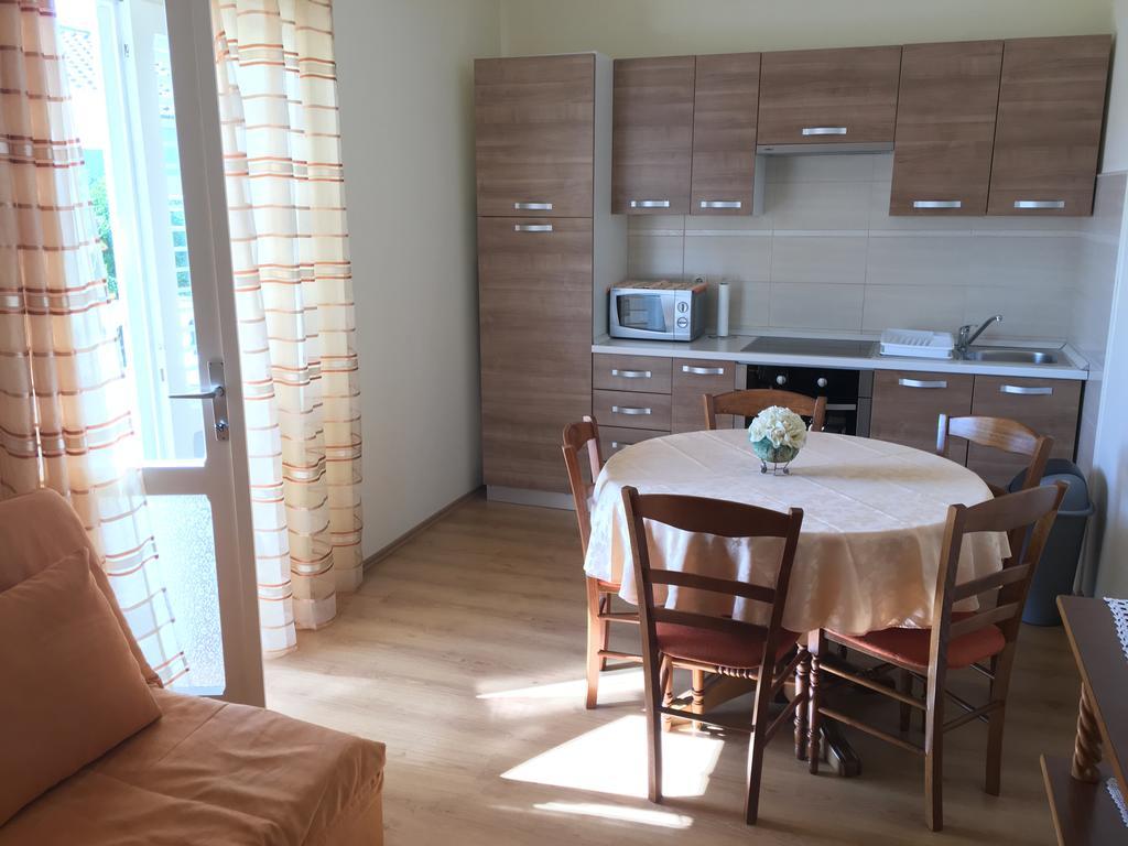 Apartment Biserka Barbat na Rabu Kültér fotó