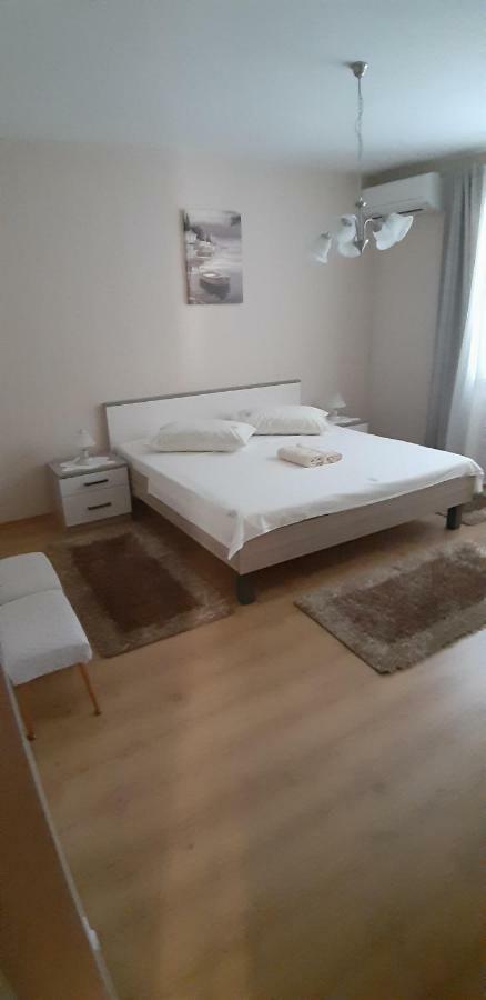 Apartment Biserka Barbat na Rabu Kültér fotó