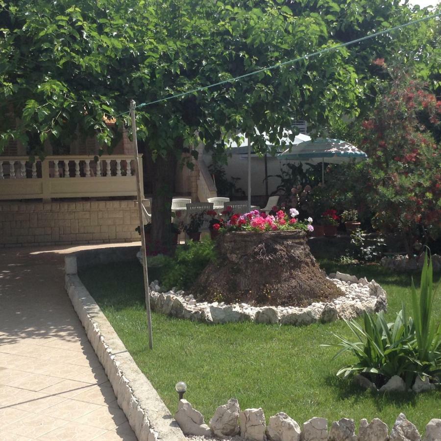 Apartment Biserka Barbat na Rabu Kültér fotó